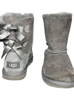 UGG Bailey Bow II Kids Boots Gray Suede Sheepskin Size 2 Youth (EU 33.5)